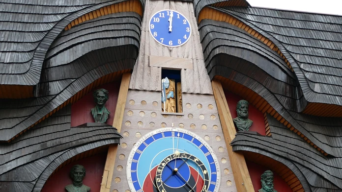 Slovenský orloj má nové sochy