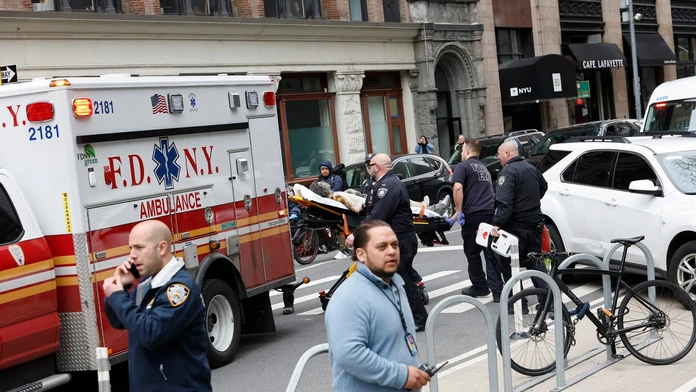 Muž sa zapálil pred súdom na Manhattane, kde prebieha proces s Trumpom