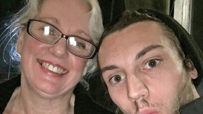 Mama a syn? Nie, len o 30 rokov mladší milenec, s ktorým konečne vie, čo je vášeň