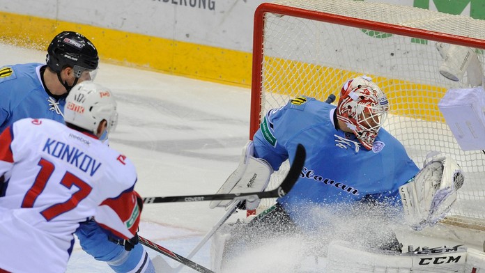 Brankár Johan Backlund v akcii