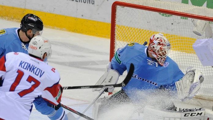 Brankár Johan Backlund v akcii
