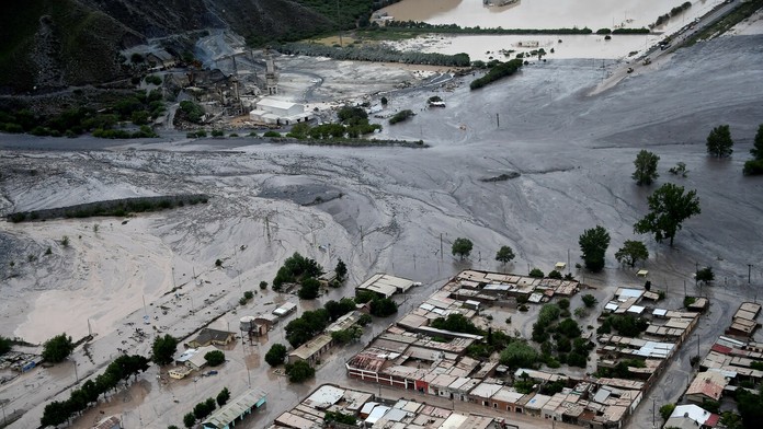 Zosuv pôdy pochoval veľkú časť mesta Volcano.