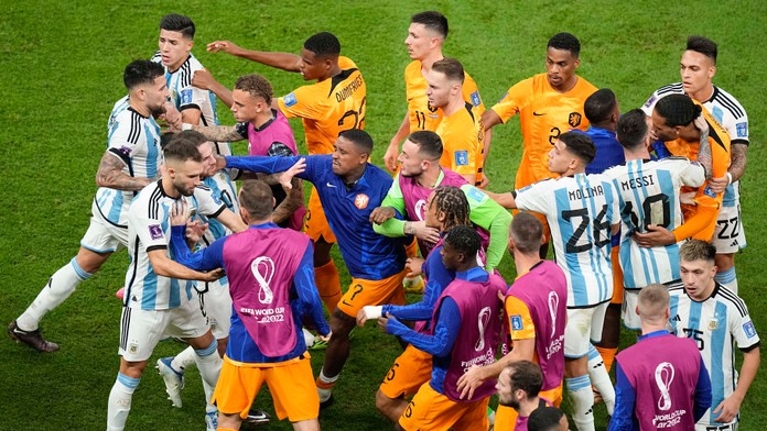 Rekordne trestaný duel bude mať dohru. FIFA začala konať