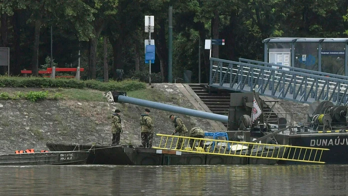 V Budapešti sa potopila výletná loď