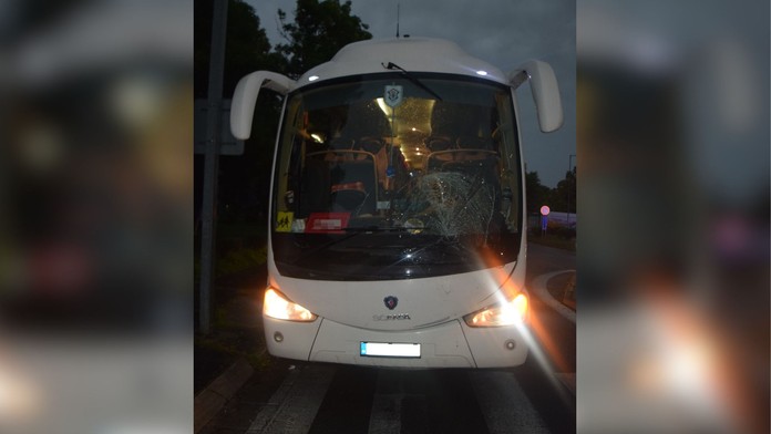 Tragická nehoda v Piešťanoch. Autobus plný školákov zabil chodca