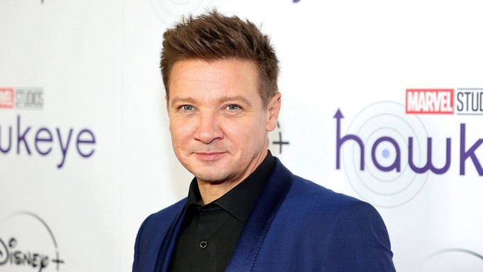 Americký herec Jeremy Renner je po vážnej nehode v kritickom stave
