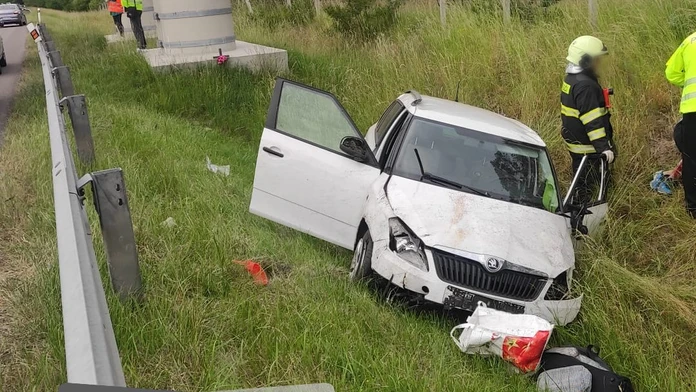 Diaľnicu D2 pri Malackách v smere z Bratislavy uzavreli. Vodič dostal mikrospánok, zasahoval vrtuľník
