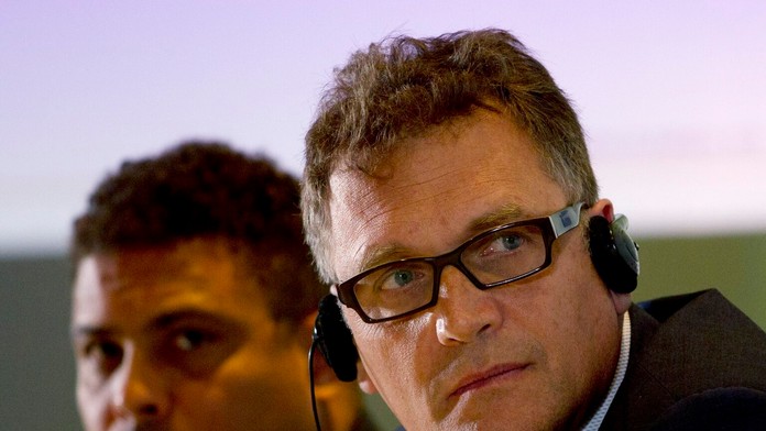 Generálny tajomník FIFA Jerome Valcke (vpravo).
