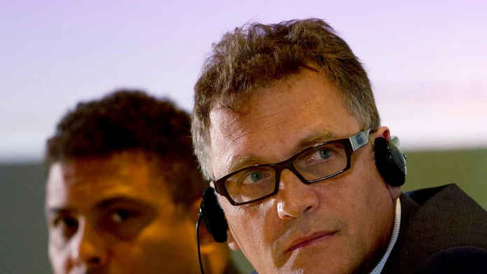 Generálny tajomník FIFA Jerome Valcke (vpravo).