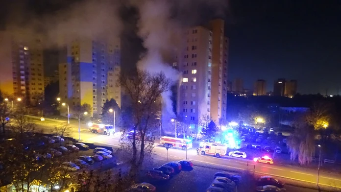 Požiar domu na Bílikovej ulici v bratislavskej Dúbravke.