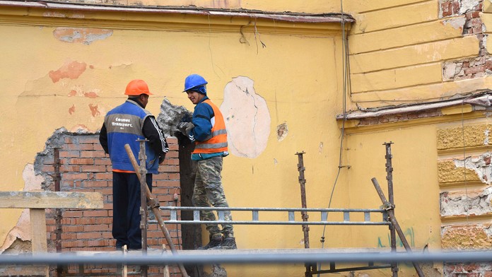 Robotníci na stavbe - ilustračná snímka