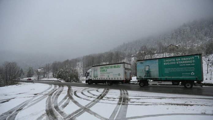 Sneženie na horskom priechode Donovaly 