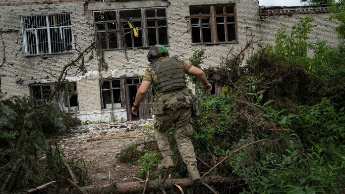 Ruský raketový útok v Charkovskej oblasti zabil dvoch dobrovoľníkov v aute