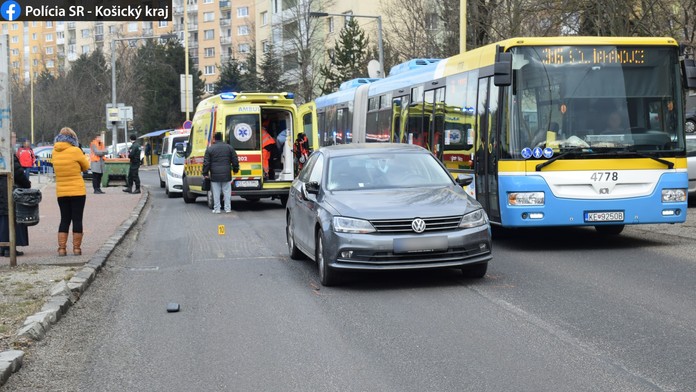 Vážna nehoda na košickom sídlisku Ťahanovce.