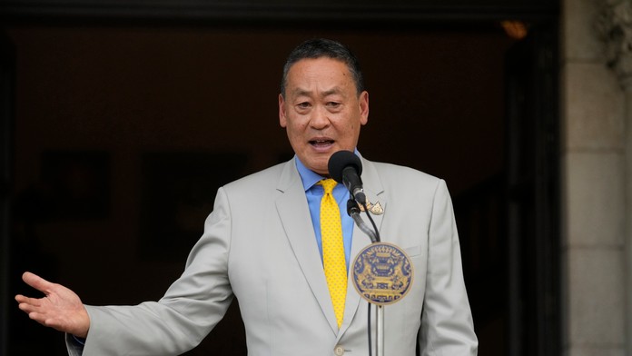 Nevídaný moment. Ústavný súd v Thajsku odvolal premiéra