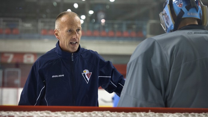 Tom Barrasso na tréningu HC Slovan.