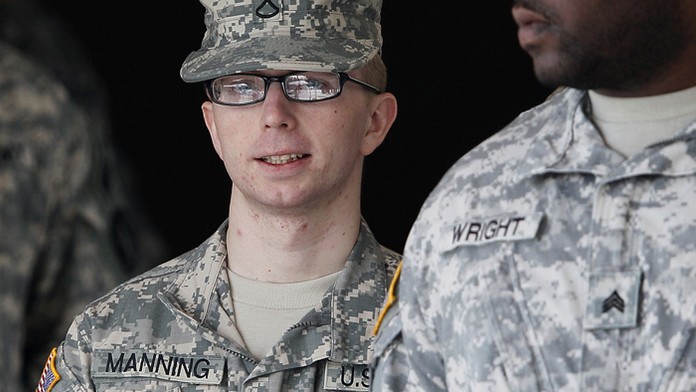 Na archívnej snímke z 22.decembra 2011 americký vojak Bradley Manning.