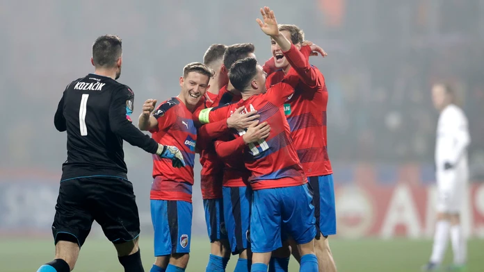 Radosť hráčov Viktorie Plzeň po triumfe 3:2 v dueli EL nad Austriou Viedeň.