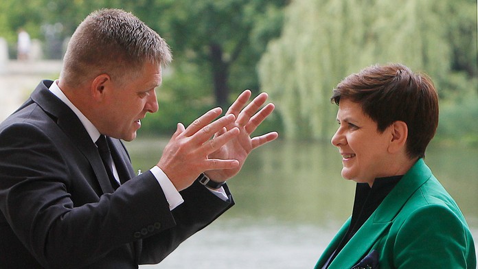 Slovenský premiér Robert Fico a poľská premiérka  Beata Szydlová.