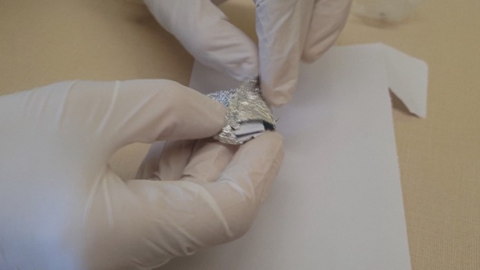 Droga zabalená v alobale.