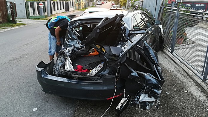 Auto, ktoré zdemoloval vlak RegioJet.