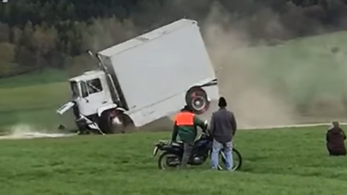 Pri teste takmer zomrel vodič.