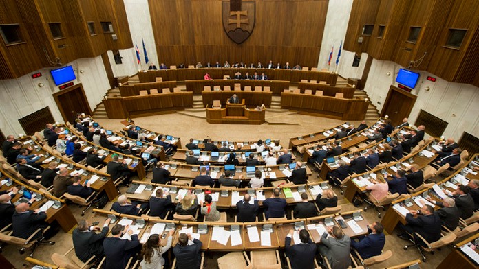 Na snímke pohľad do pléna NR SR.