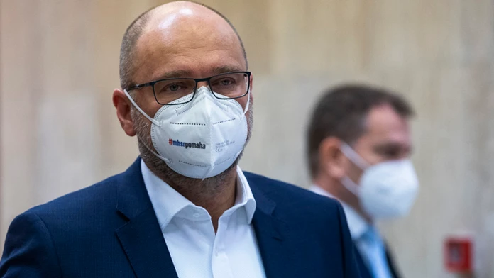 Minister hospodárstva Richard Sulík (SaS) a v pozadí predseda vlády Igor Matovič.