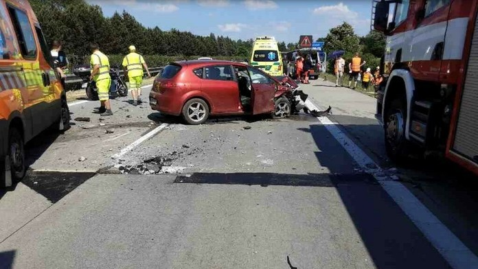 Havarované autá na D35.