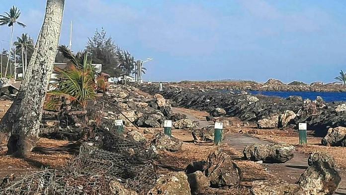 Zničené pobrežie hlavného mesta na ostrove Tonga
