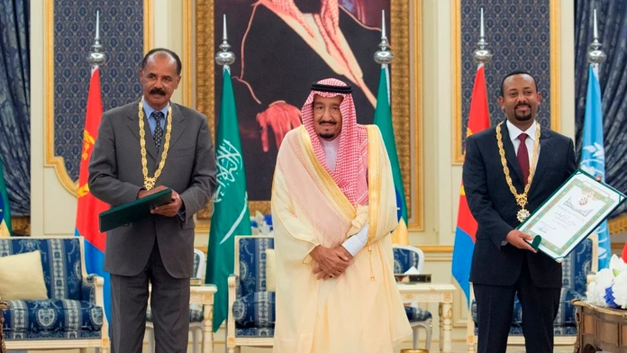 Eritrejský prezident Isaias Afwerki a etiópsky premiér Abiy Ahmed podpísali v nedeľu mierovú dohodu.