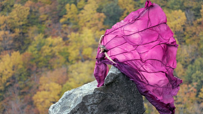 Modelka Kristina Marie Folcik-Welts pózovala na skale.