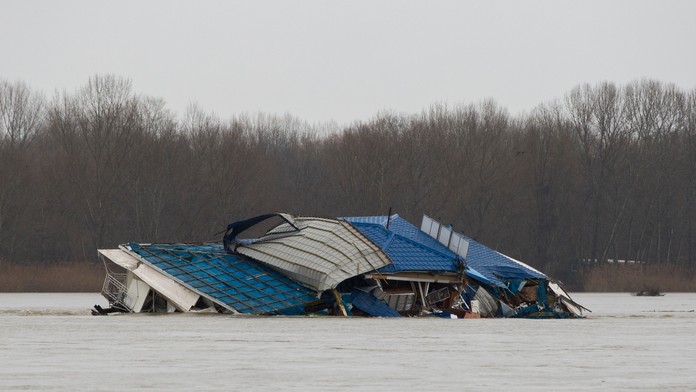 Erika Eleniak vo filme Vianočný tanec