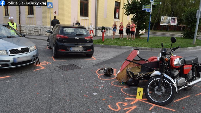 žena, motocykel, nehoda