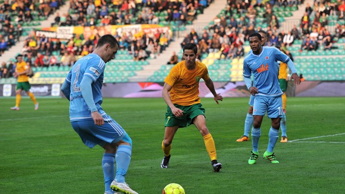 Na snímke vľavo Boris Sekulič (Bratislava), uprostred Jakub Paur (Žilina) a vpravo Granwald Warren Scott (Bratislava)