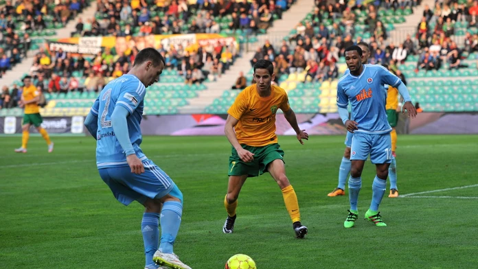 Na snímke vľavo Boris Sekulič (Bratislava), uprostred Jakub Paur (Žilina) a vpravo Granwald Warren Scott (Bratislava)