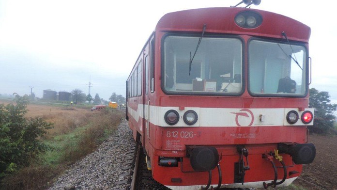 Vykolajený vlak pri Tekovskom Hrádku.