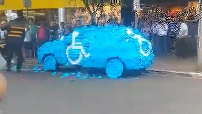 Mu6 yaparkoval na mieste vzhradenom pre invalidov.