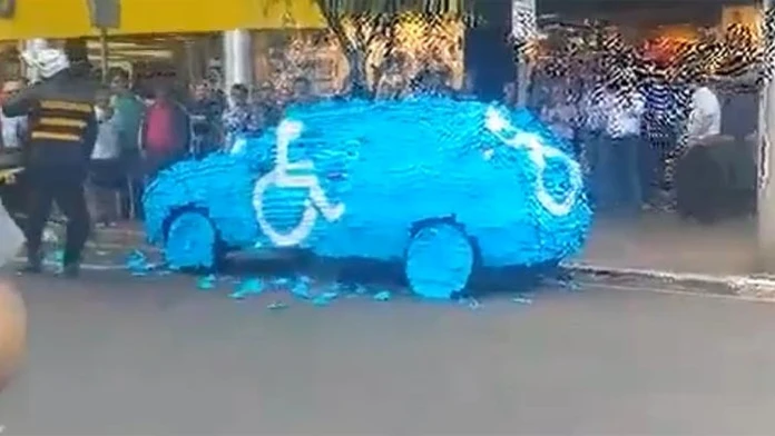 Mu6 yaparkoval na mieste vzhradenom pre invalidov.