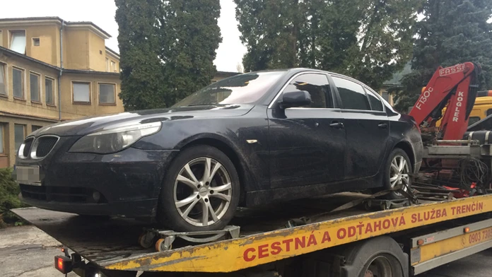 Auto, na ktoré strieľali v Považskej Bystrici.