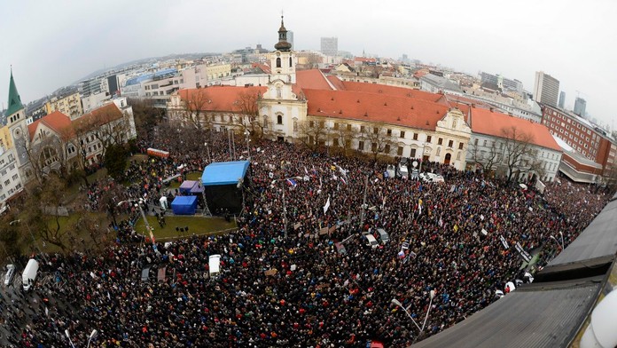 Pohľad na Námestie SNP z vtáčej perspektívy.
