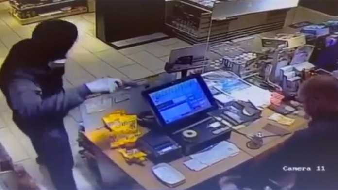 Mladík, ktorý prepadol pumpu v Bratislave.