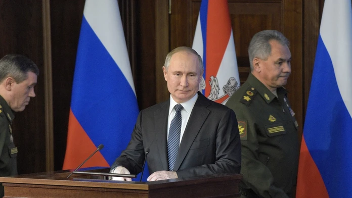 Petíciu za odstúpenie Vladimira Putina podpísali desiatky miestnych politikov, riskujú tým väzenie