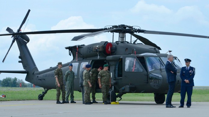Vrtuľník Black Hawk.