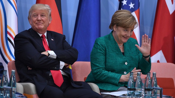 Donald Trump a Angela Merkelová na samite G20.