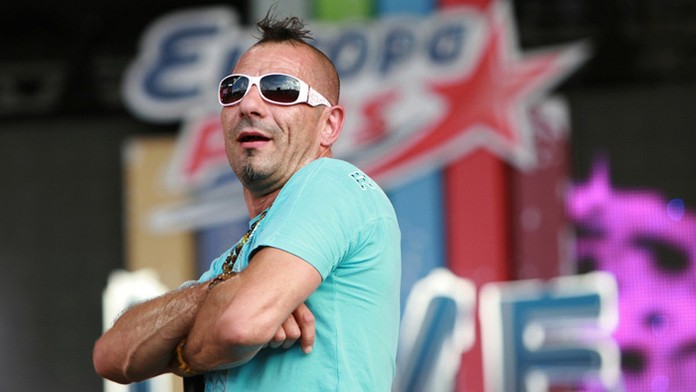 Guru Josh na archívnej snímke z roku 2009 na festivale Europa Plus v Moskve.
