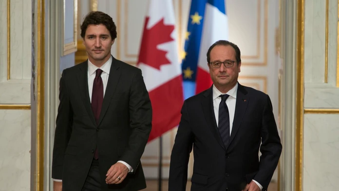 Kanadský premiér ustin Trudeau a francúzsky prezident Francois Hollande. 