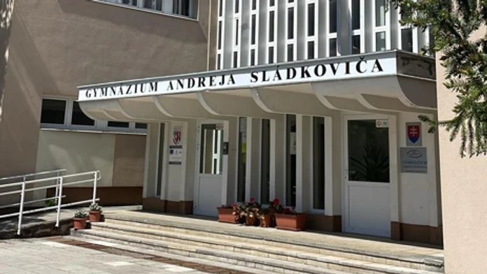 Gymnázium Andreja Sládkoviča v Banskej Bystrici.
