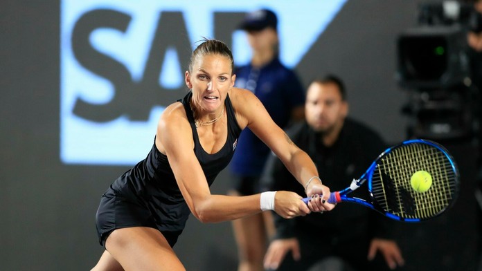 Česká tenistka Karolína Plíšková počas zápasu proti Španielke Garbine Muguruzovej.