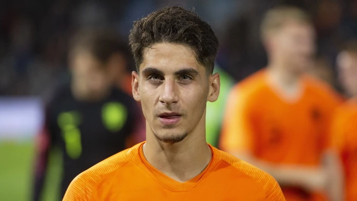Pôsobil v Barcelone, lanária ho hrať za Slovensko. Tréner Tarkovič nám o ňom povedal viac